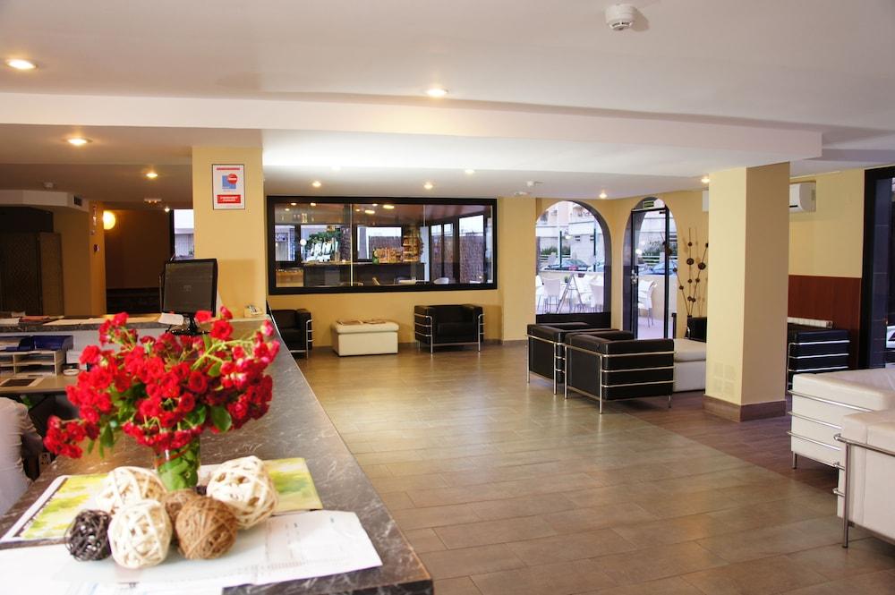 Adia Hotel Cunit Playa Екстер'єр фото