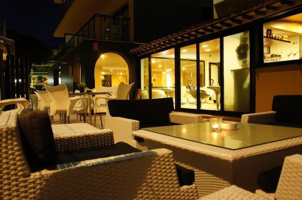 Adia Hotel Cunit Playa Екстер'єр фото