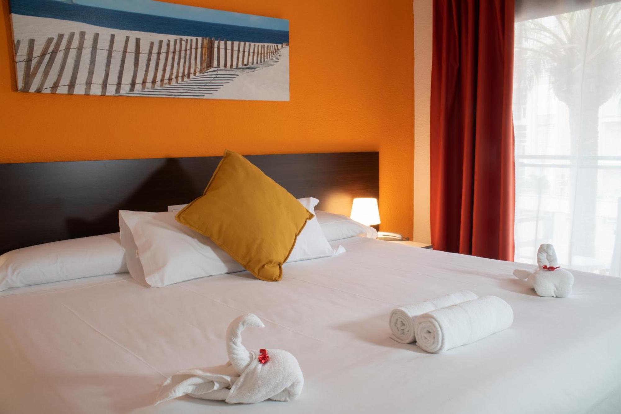 Adia Hotel Cunit Playa Екстер'єр фото